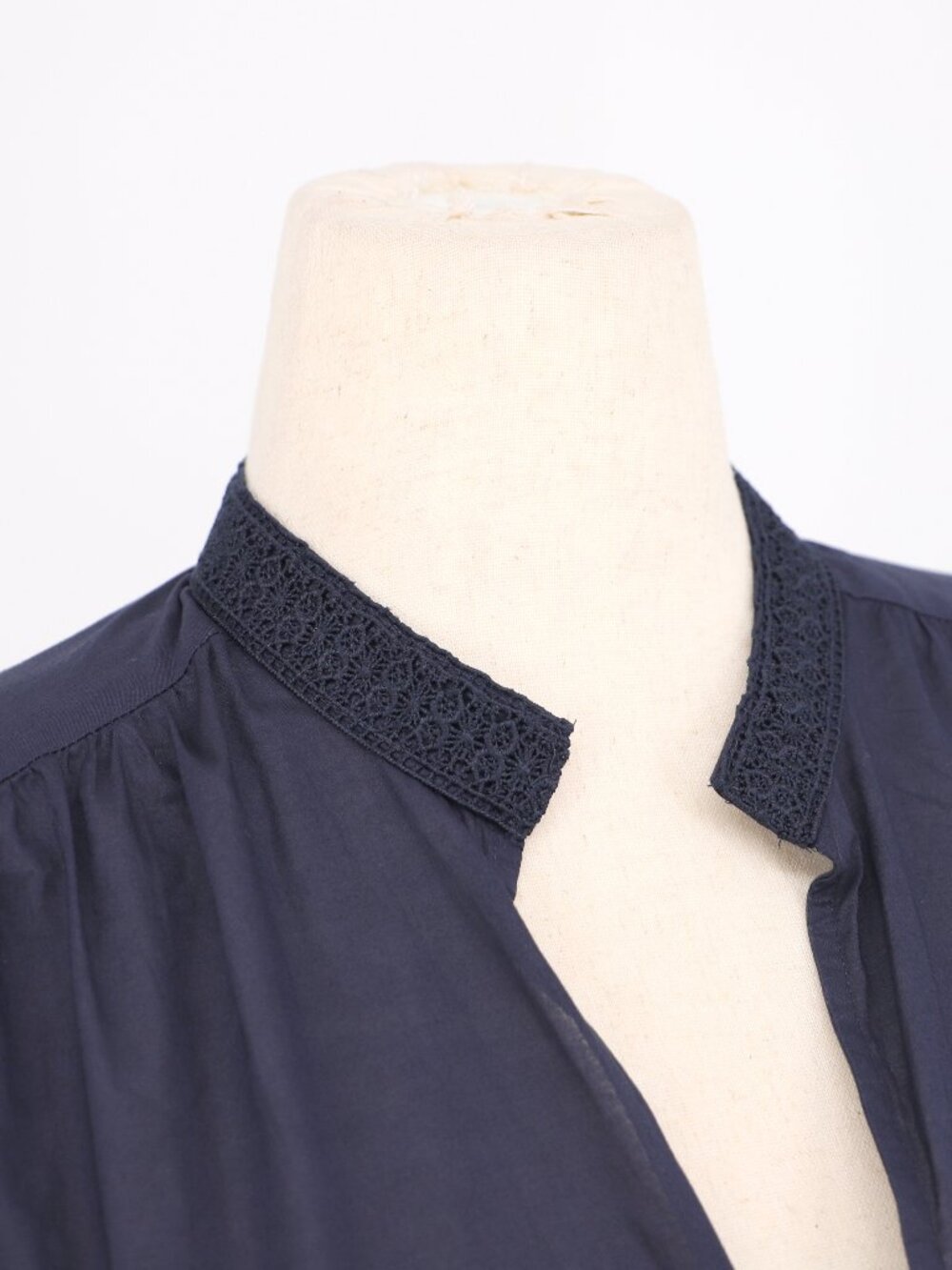CHICO'S Novelty Hem Blouse in Classic Navy Size 2/ US 12 - Picture 5 of 8